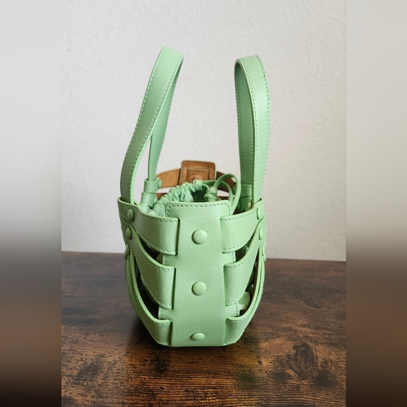 Bottega Veneta The Shell Small Bag In Pistachio - Picture 5 of 15